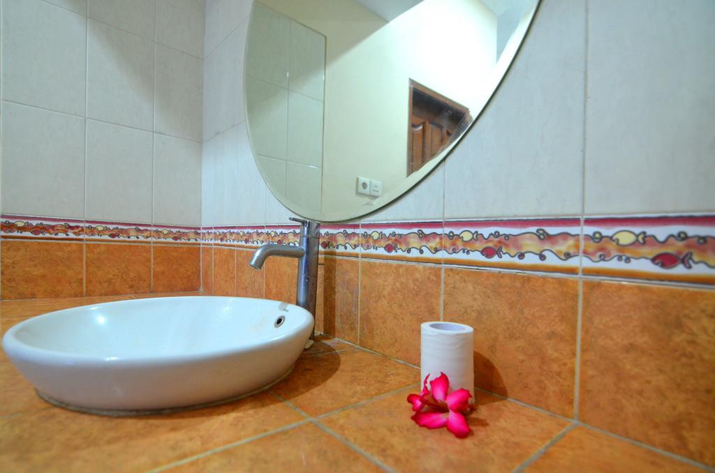 Lori Beach Inn Seminyak Dış mekan fotoğraf